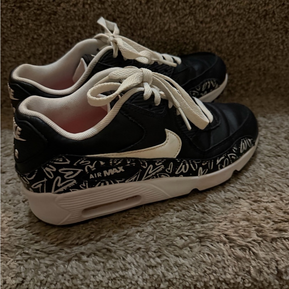 Nike Air Max 90 Sneakers Size youth 5.5Y Women 7 Black White Heart Print - Picture 6 of 10